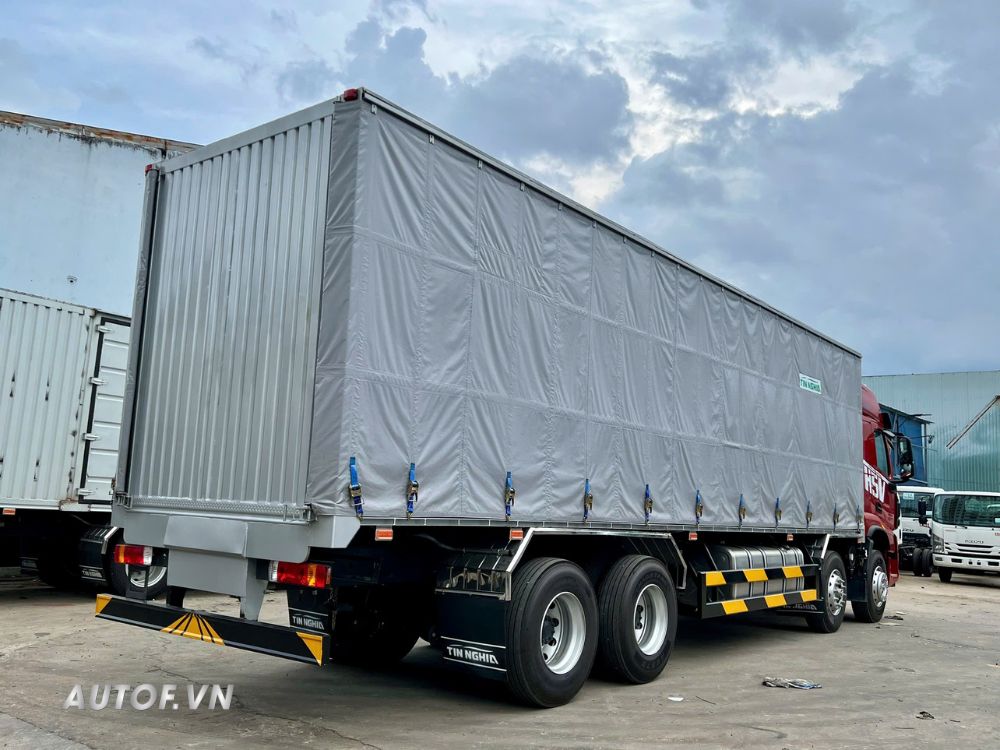 Xe chở két chai 4 chân Chenglong H5V 310Hp